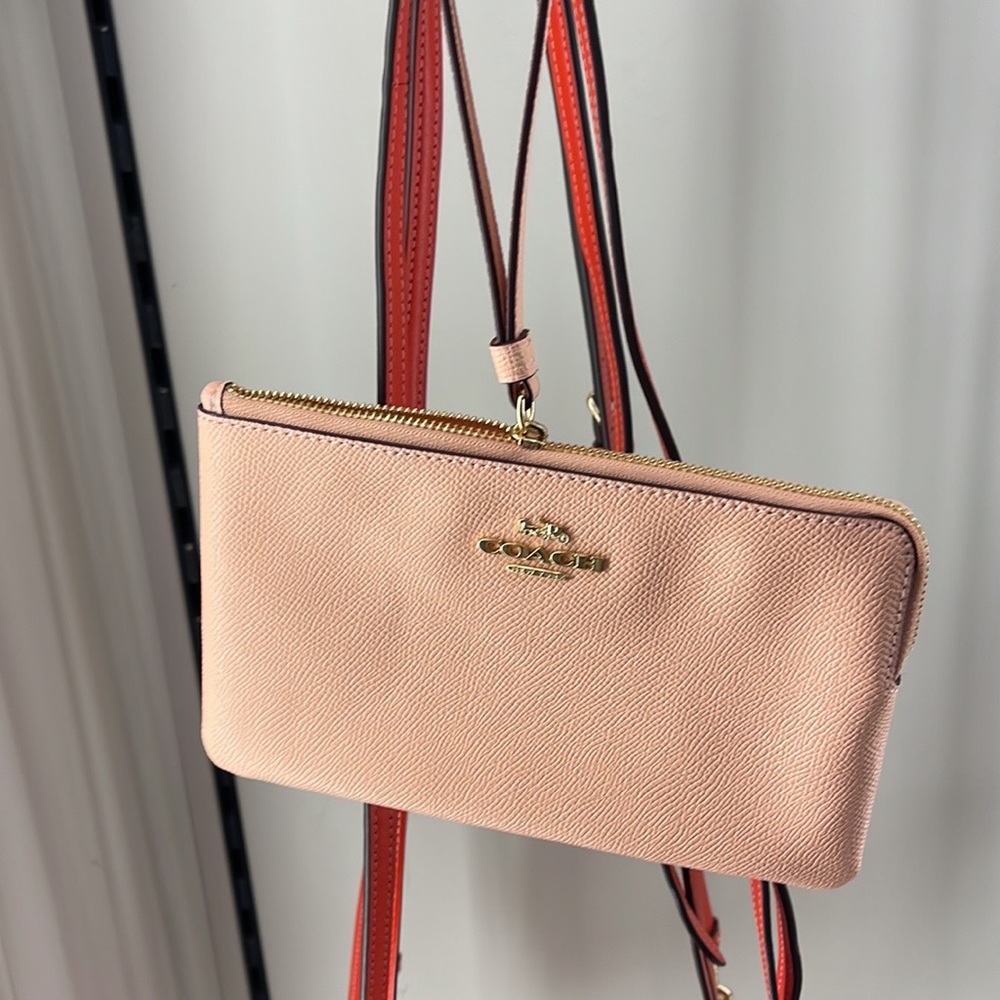 Coach Large Corner Zip Wristlet
IM/Faded Blush - Picture 4 of 16